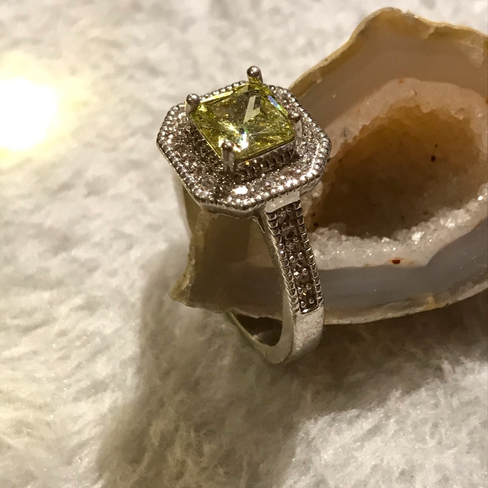 Beautiful Green Gem Ring